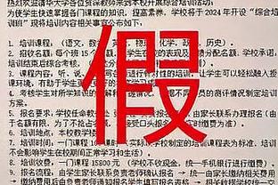 稳定输出！马尔卡宁半场10中6砍最高15分 三分6中3